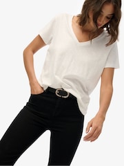 أسود - بنطلون جينز واسع من الأسفل بخصر متوسط الارتفاع من Superdry - Image 6 of 8
