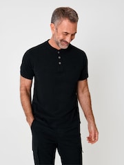 أسود - تيشرت بياقة صغيرة مصنوع من قطن ناعم من Saltwell - Image 1 of 4