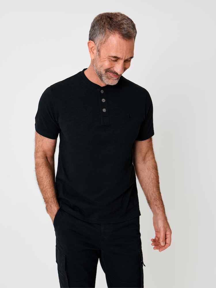 أسود - تيشرت بياقة صغيرة مصنوع من قطن ناعم من Saltwell - Image 1 of 4