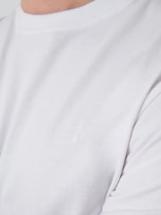 أبيض - تيشرت صباغة بعد التفصيل قطن جيرسي مع ياقة بحافة مستديرة من Saltwell - صورة 5 من 5