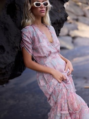 ピンク - Religionロマンチックでありながらもリラックス感のある、Jessieマキシドレスは、きらめくジャカード素材で仕立てられています。 - 画像 1 / 8