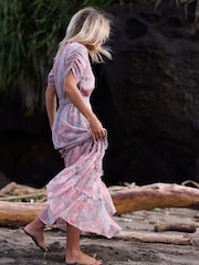 ピンク - Religionロマンチックでありながらもリラックス感のある、Jessieマキシドレスは、きらめくジャカード素材で仕立てられています。 - 画像 2 / 8