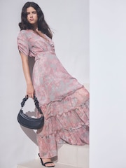 ピンク - Religionロマンチックでありながらもリラックス感のある、Jessieマキシドレスは、きらめくジャカード素材で仕立てられています。 - 画像 7 / 8