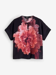 Rosa - Religion Taylor Bluse mit lockerem Schnitt, floralem Placement-Print und Halsbindung mit Totenkopfanhängern - Bild 9 von 9