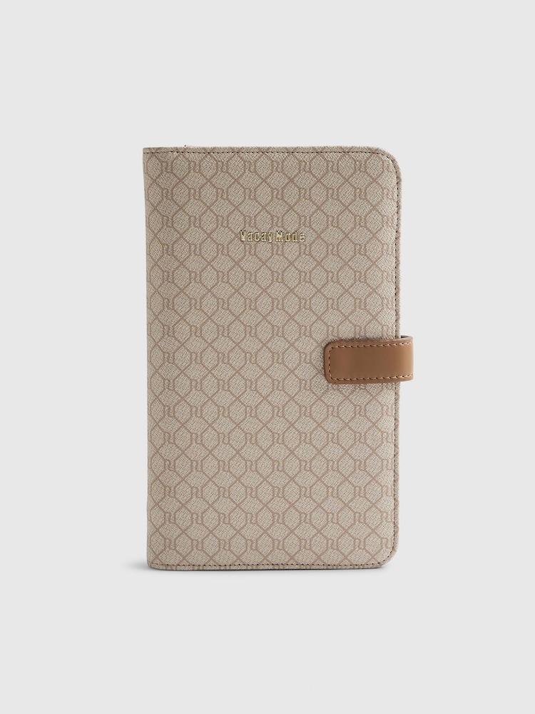 محفظة سفر بطبعة مونوغرام من River Island - Image 1 of 5