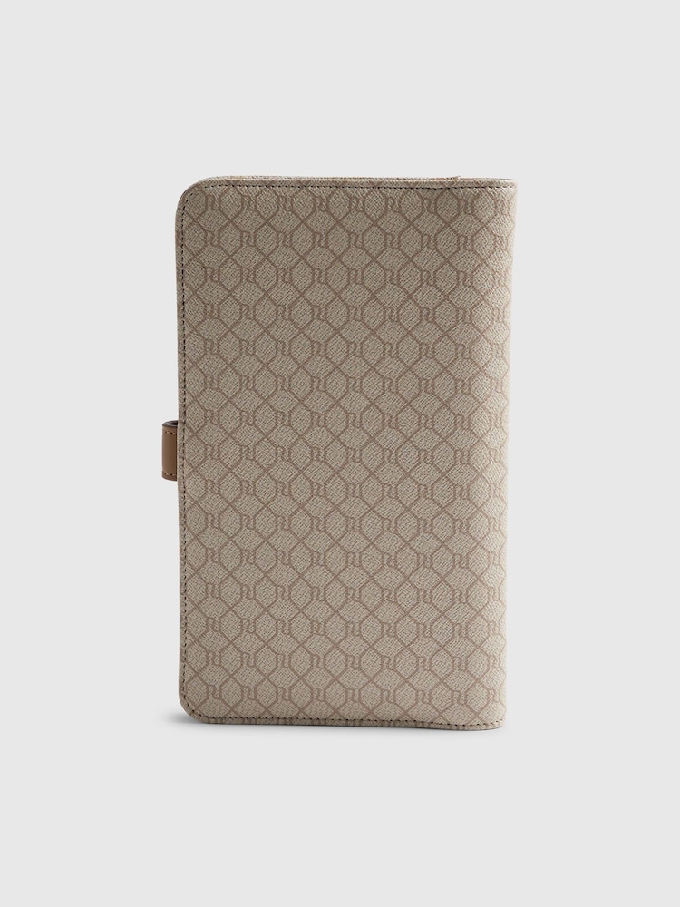 محفظة سفر بطبعة مونوغرام من River Island - Image 2 of 5