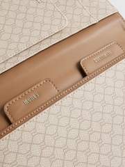 محفظة سفر بطبعة مونوغرام من River Island - Image 4 of 5