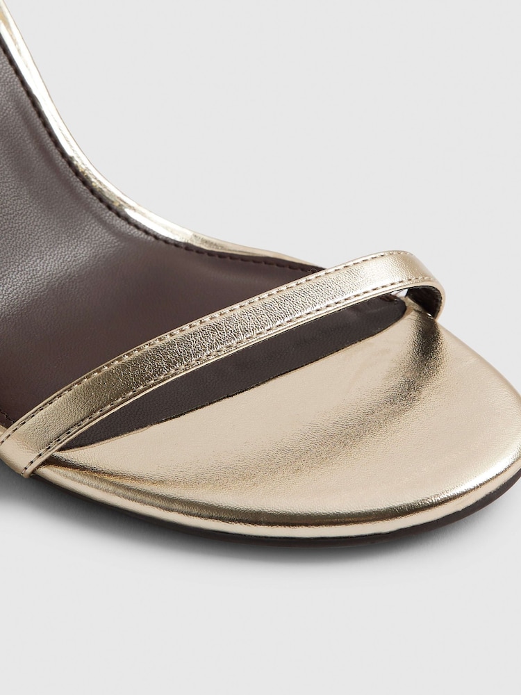 Sandalias de tiras con tacón cuadrado de River Island - Imagen 6 de 6