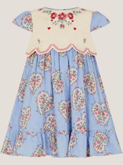 فستان مزيّن بطبعة قلوب مع حواف مطرّزة للبيبي من Monsoon - صورة 1 من 3