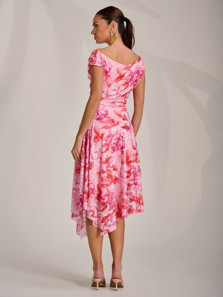 Jolie Moi epäsymmetrinen kuviollinen pitsimekko drapeerauksella - Kuva 2 / 7