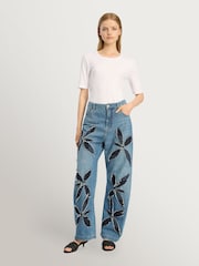 MUNTHE Bimo Floral Cutout Barrel Leg Blue Jeans - Imagen 1 de 7