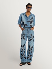 MUNTHE Bimo Floral Cutout Barrel Leg Blue Jeans - Imagen 4 de 7