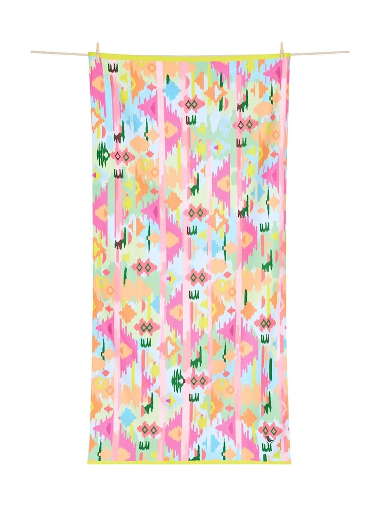 منشفة شاطئ سريعة الجفاف من Dock & Bay - Image 2 of 5