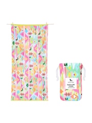 منشفة شاطئ سريعة الجفاف من Dock & Bay - Image 3 of 5