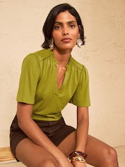 Verde lima - Love & Roses Notch Neck Flutter Sleeve T-Shirt - Imagen 4 de 4