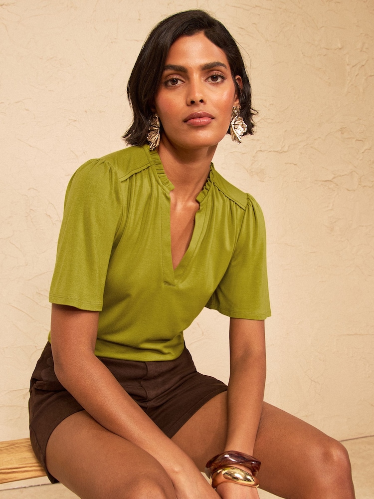 Verde lima - Love & Roses Notch Neck Flutter Sleeve T-Shirt - Imagen 4 de 4