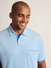 כחול  - Brook Taverner חולצת פולו מסיב כותנה בדוגמת נקודות עם מרקם - תמונה 3 מתוך 3