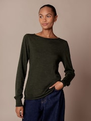 Celtic & Co. בצבע ירוק חולצת צמר מרינו בסריגה עדינה עם צווארון סירה - תמונה 1 מתוך 5