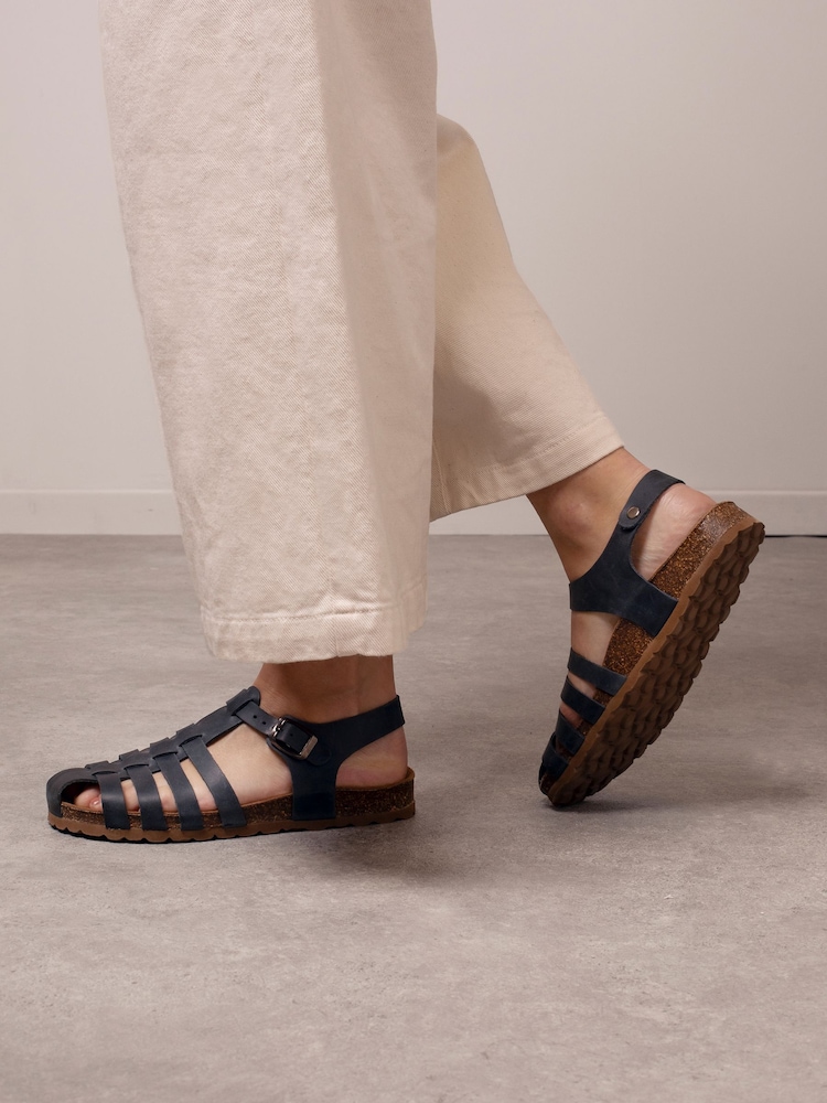 صندل Fisherman's بلون أزرق من Celtic & Co. - صورة 2 من 2