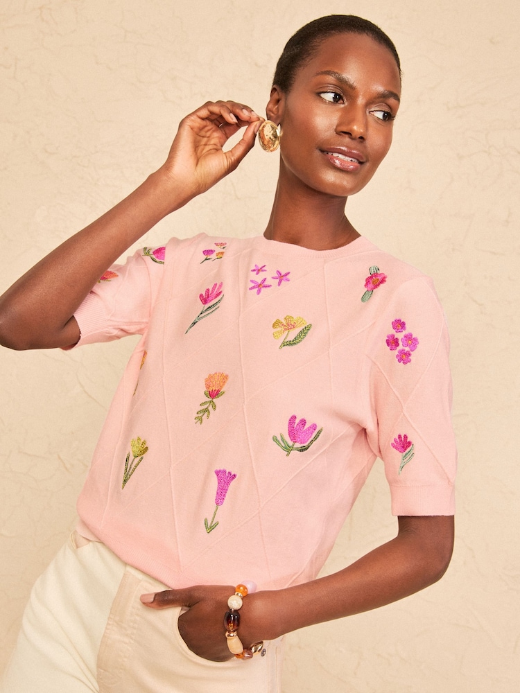 Love & Roses Pink Floral Embroidered Detail Crew Neck Short Sleeve Knitted Top - Image 2 of 5 Love & Roses Pink Floral Embroidered Detail Crew Neck Short Sleeve Knitted Top - Image 2 of 5
