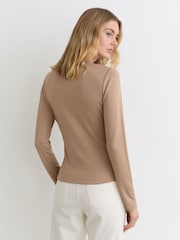Reiss Camel Alina Jersey Long-Sleeve Henley Top - Image 5 of 6