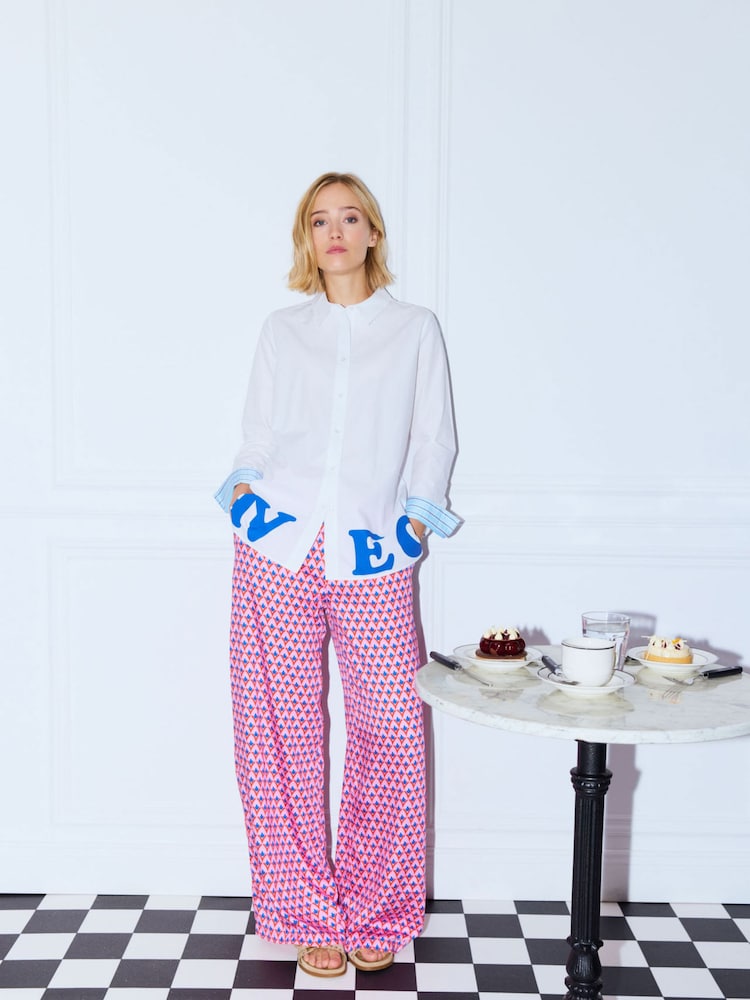 Smith & Soul White Shirt Blouse With "AVEC AMOUR" Slogan - Image 1 of 7