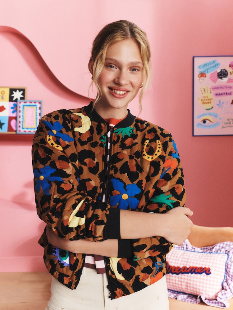 Eleanor Bowmer Leopard Icons Quilted Bomber Jacket - Image 2 de 6 Eleanor Bowmer Leopard Icons Quilted Bomber Jacket - Image 2 de 6