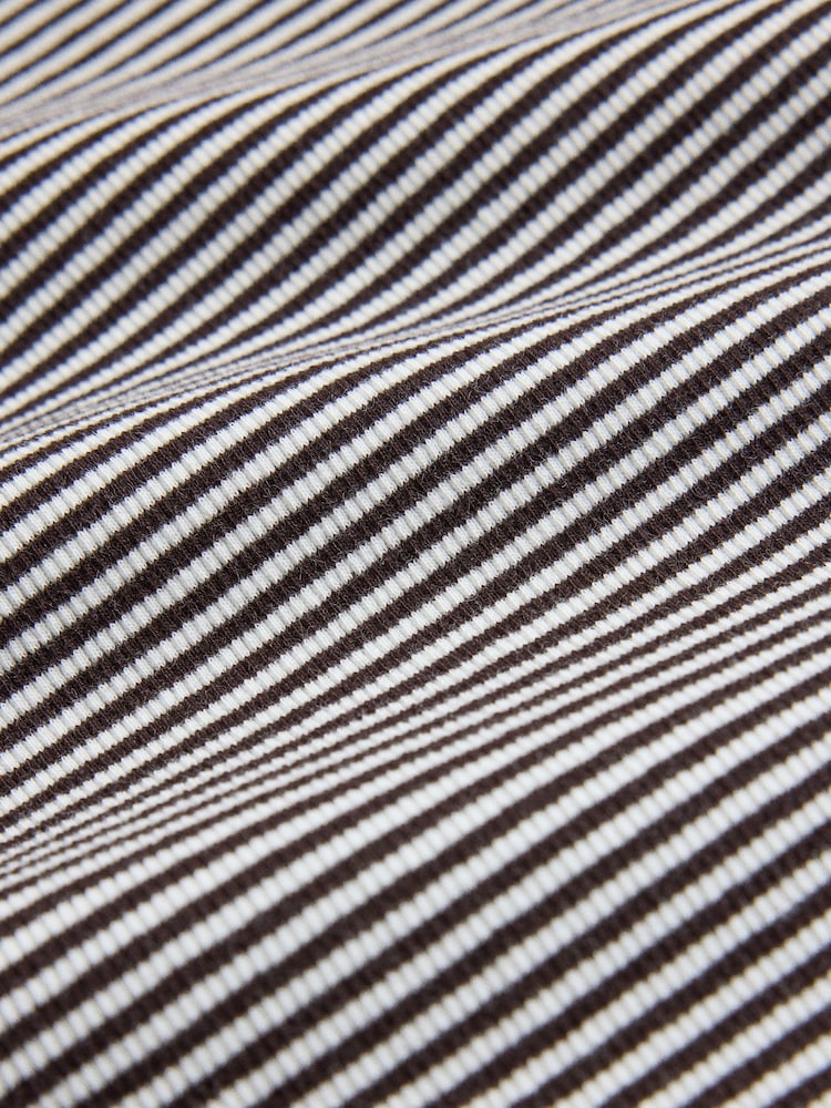 Crème/Marron clair/Marron/Gris/Noir - The Set 5 Pack t-shirts côtelés en jersey - Image 8 sur 8 Crème/Marron clair/Marron/Gris/Noir - The Set 5 Pack t-shirts côtelés en jersey - Image 8 sur 8