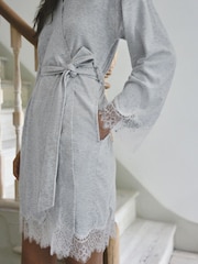 Banayad na Gray - Lace Detail Ribbed Lightweight Dressing Gown - Larawan 4 ng 9
