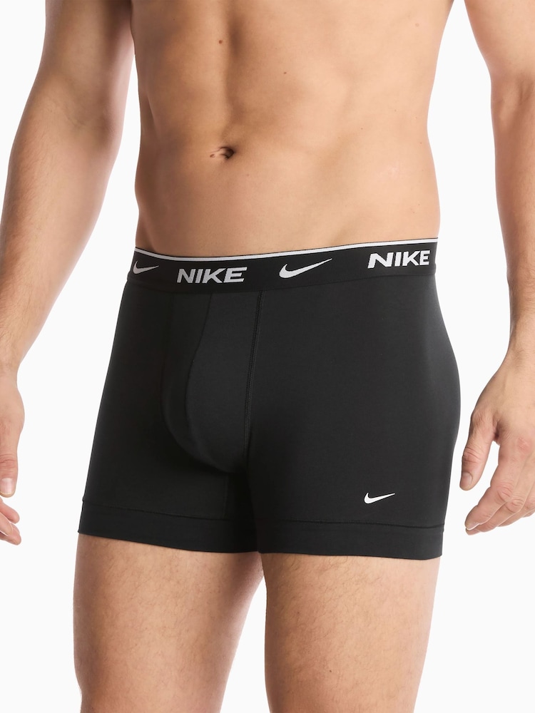 أسود - حزمة من 3 سراويل داخلية قطن قابلة للتمدد تشكيلة Essential من Nike - صورة 2 من 5