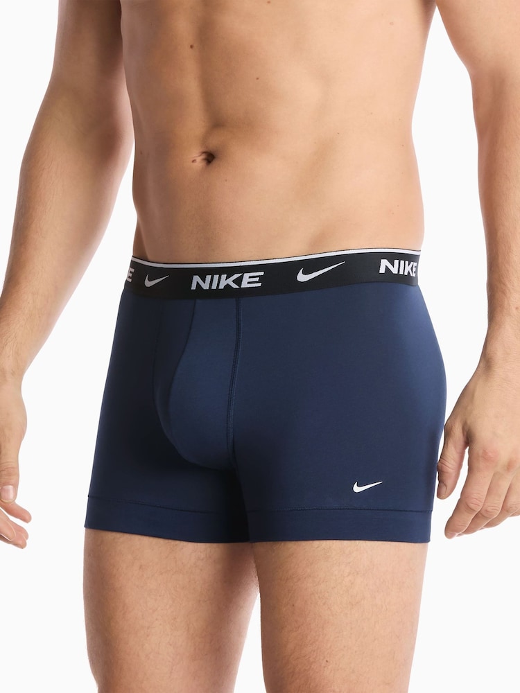 أسود/أزرق/كحلي - حزمة من 3 سراويل داخلية قطن قابلة للتمدد تشكيلة Essential من Nike - صورة 2 من 5