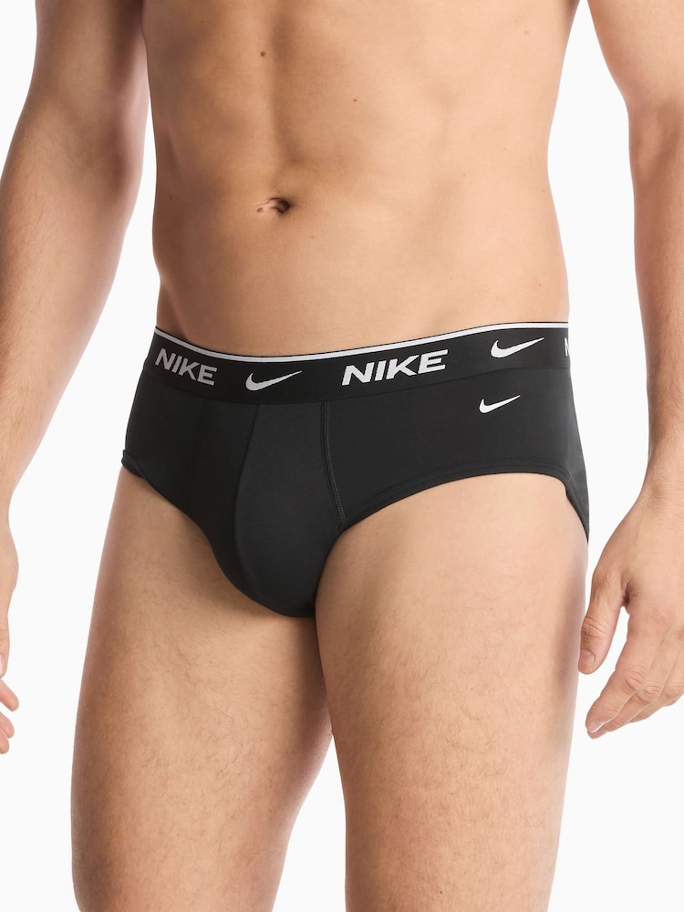 حزمة من 3 ملابس داخلية قطنية قابلة للتمدد Essential من Nike - Image 2 of 4