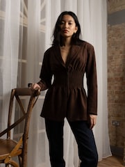 Amy Lynn Rina Faux Suede Boxy Blazer Jacket With Smocked Waist - Imagen 4 de 10