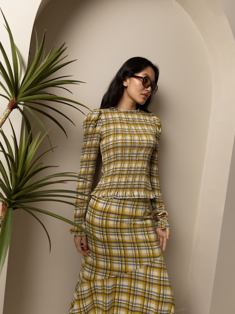 Amy Lynn Elsa Plaid Long Sleeve Smocked Top - Imagen 2 de 11