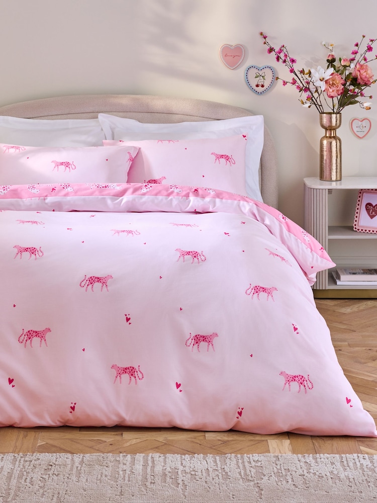 Pink Cheetah Heart Reversible Bed Set - Image 2 of 8 Pink Cheetah Heart Reversible Bed Set - Image 2 of 8