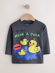 Charcoal Grey Hook a Duck - 長袖 グラフィック Tシャツ（3ヶ月～7 歳） - 画像 1 / 4