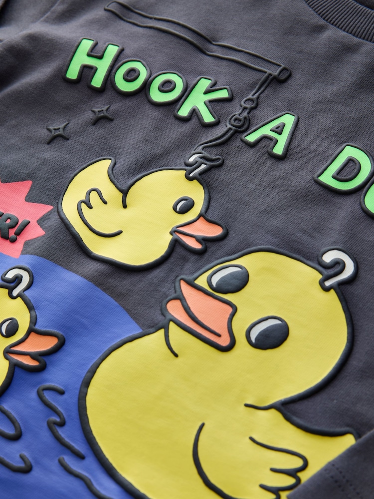 Charcoal Grey Hook a Duck - 長袖 グラフィック Tシャツ(3ヶ月~7 歳) - 画像 4 / 4 Charcoal Grey Hook a Duck - 長袖 グラフィック Tシャツ(3ヶ月~7 歳) - 画像 4 / 4