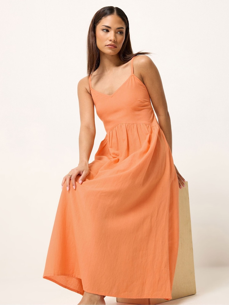 برتقالي - فستان متوسط الطول بحمالات من PixieGirl Petite - Image 1 of 4 برتقالي - فستان متوسط الطول بحمالات من PixieGirl Petite - Image 1 of 4