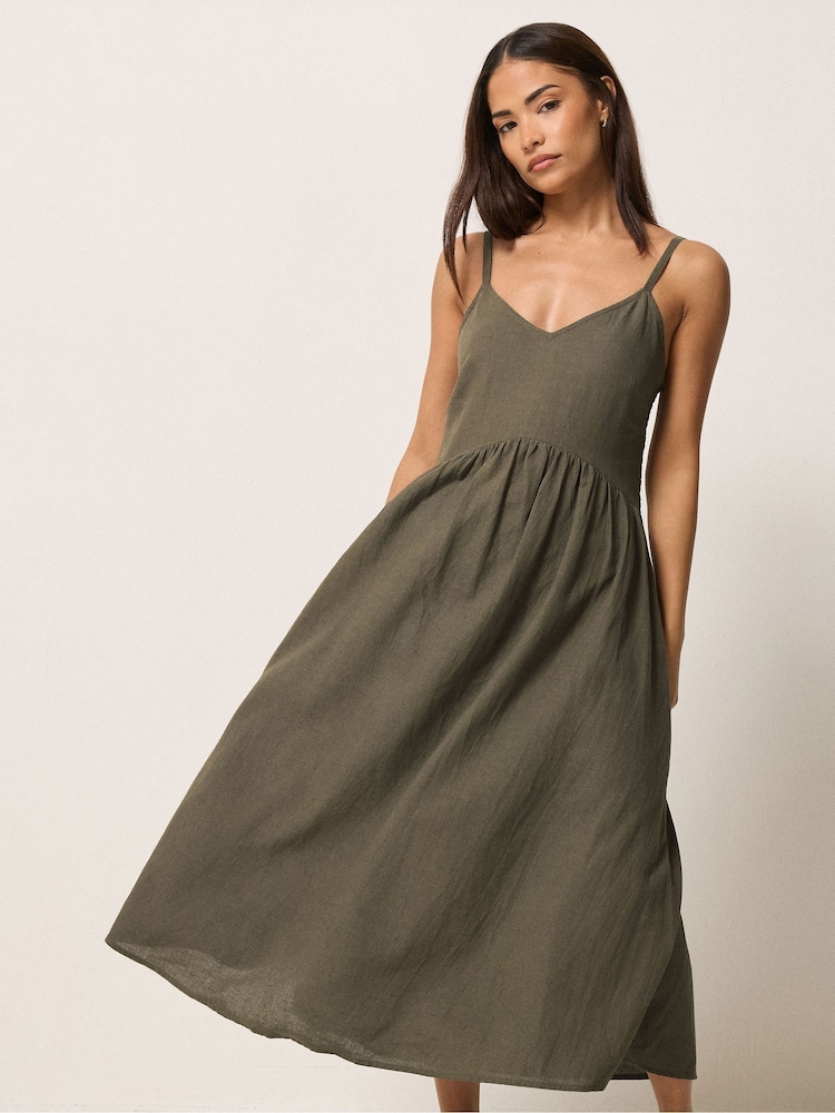 بني - فستان متوسط الطول بحمالات من PixieGirl Petite - Image 1 of 5 بني - فستان متوسط الطول بحمالات من PixieGirl Petite - Image 1 of 5