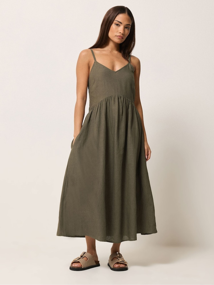 بني - فستان متوسط الطول بحمالات من PixieGirl Petite - Image 2 of 5 بني - فستان متوسط الطول بحمالات من PixieGirl Petite - Image 2 of 5