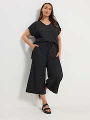 Yours Curve Black Bubble Textured Cropped Trousers - Image 3 of 5