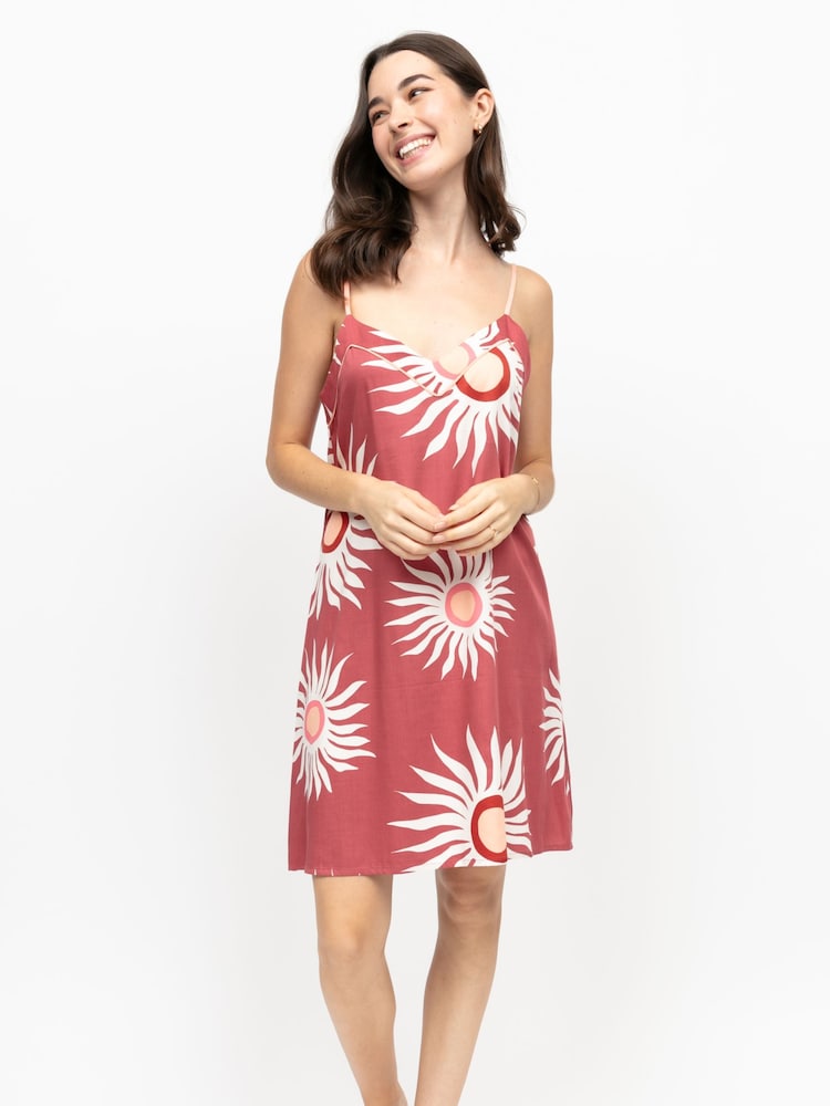 Fable and Eve Abstract Sun Print Strappy Short Nightdress - תמונה 1 מתוך 3 Fable and Eve Abstract Sun Print Strappy Short Nightdress - תמונה 1 מתוך 3