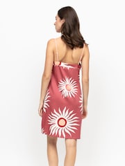 Fable and Eve Abstract Sun Print Strappy Short Nightdress - תמונה 2 מתוך 3