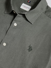 من U.S. Polo Assn. قميص بكم قصير من مزيج الكتان - Image 3 of 3