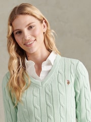 ירקרק מעורפל - .U.S. Polo Assn סוודר בסריגת צמות של צווארון וי - תמונה 3 מתוך 7