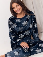 Lipsy Soft Touch Snowflake Christmas Twosie Pyjamas (5-16yrs) - Image 2 de 5