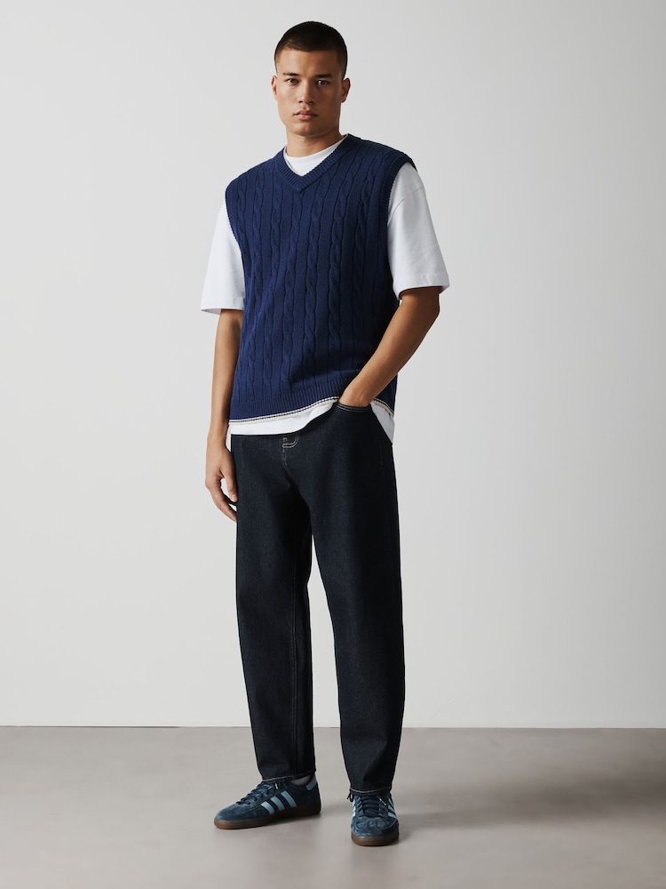 Bleumarin albastru - Cable Knit V-Neck Vest - Imaginea 2 din 7 Bleumarin albastru - Cable Knit V-Neck Vest - Imaginea 2 din 7