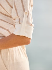 Sosandar Stripe Linen Blend Striped Tab Sleeve T-Shirt - תמונה 4 מתוך 5