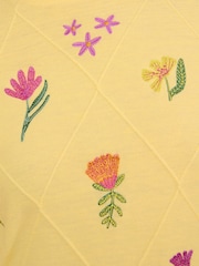 Love & Roses Yellow Floral Embroidered Detail Crew Neck Short Sleeve Knitted Top - Image 4 of 4