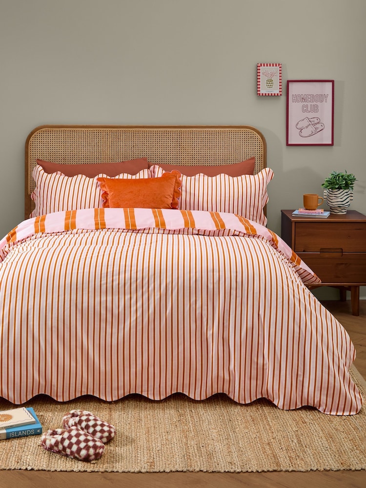 Furn Pink Scalloped Stripe Reversible Duvet Cover and Pillowcase Set - Image 3 of 3